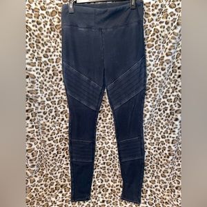 STYLISH BLACK LEGGINGS!!